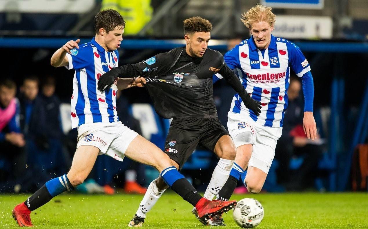 她在去年世 她在去年世